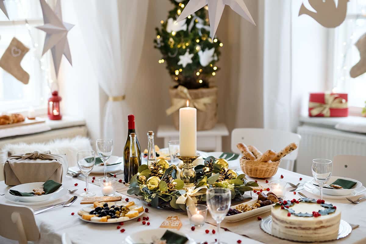 Weihnachtlich gedeckter Tisch